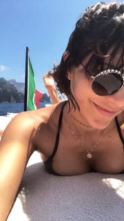 Katharine McPhee feet photo thumbnail