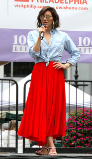 Katharine McPhee feet photo thumbnail