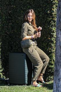Katharine McPhee feet photo thumbnail