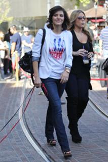 Katharine McPhee feet photo thumbnail