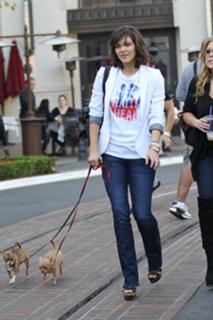 Katharine McPhee feet photo thumbnail