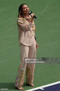 Katharine McPhee feet photo thumbnail