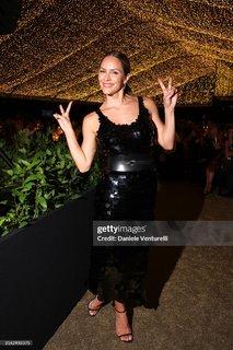 Katharine McPhee feet photo thumbnail