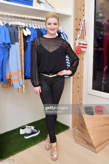 Katherine Bailess feet photo 3