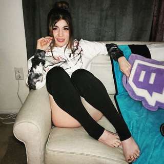 Katherine Gunn feet photo 7
