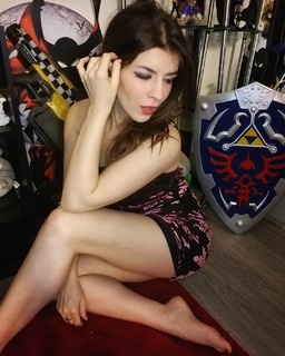 Katherine Gunn feet photo 18