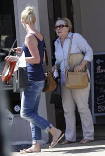 Katherine Heigl feet photo thumbnail