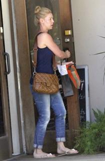 Katherine Heigl feet photo thumbnail