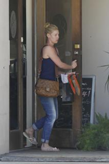 Katherine Heigl feet photo thumbnail