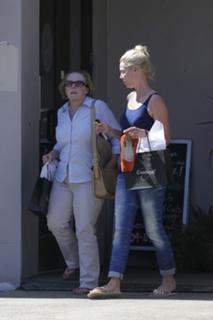 Katherine Heigl feet photo thumbnail
