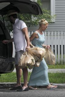 Katherine Heigl feet photo thumbnail
