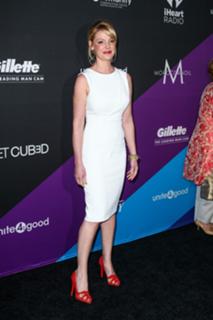 Katherine Heigl feet photo thumbnail