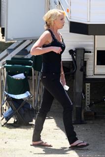 Katherine Heigl feet photo thumbnail