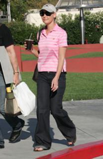 Katherine Heigl feet photo thumbnail