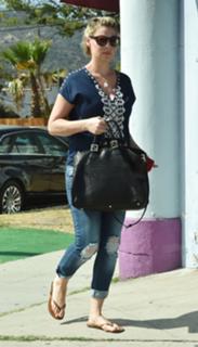 Katherine Heigl feet photo thumbnail
