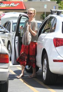 Katherine Heigl feet photo thumbnail