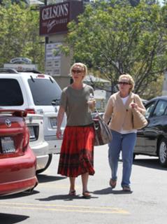Katherine Heigl feet photo thumbnail