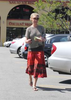 Katherine Heigl feet photo thumbnail