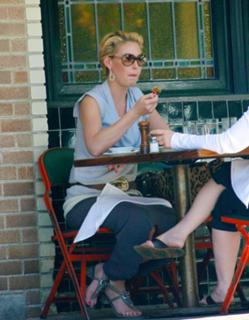 Katherine Heigl feet photo thumbnail