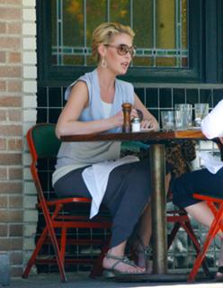 Katherine Heigl feet photo thumbnail