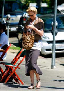Katherine Heigl feet photo thumbnail