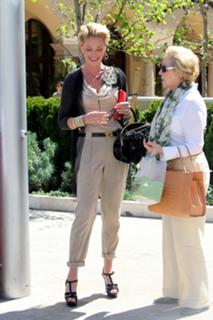 Katherine Heigl feet photo thumbnail