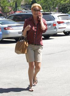 Katherine Heigl feet photo thumbnail
