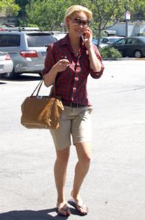 Katherine Heigl feet photo thumbnail