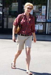 Katherine Heigl feet photo thumbnail