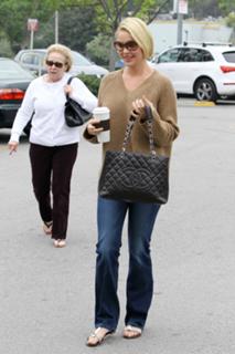 Katherine Heigl feet photo thumbnail