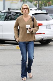 Katherine Heigl feet photo thumbnail