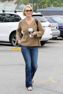 Katherine Heigl feet photo thumbnail