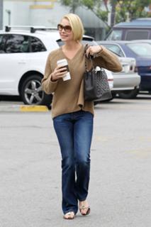 Katherine Heigl feet photo thumbnail