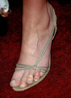 Katherine Heigl feet photo thumbnail