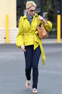 Katherine Heigl feet photo thumbnail