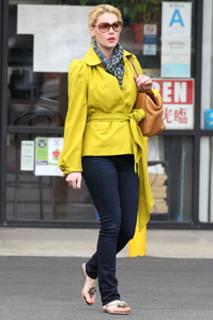 Katherine Heigl feet photo thumbnail