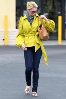 Katherine Heigl feet photo thumbnail