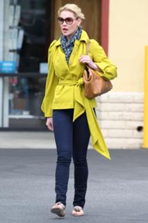 Katherine Heigl feet photo thumbnail
