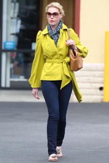Katherine Heigl feet photo thumbnail