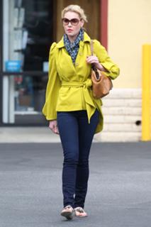 Katherine Heigl feet photo thumbnail