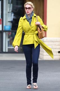 Katherine Heigl feet photo thumbnail