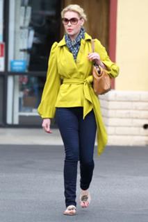 Katherine Heigl feet photo thumbnail