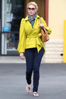 Katherine Heigl feet photo thumbnail