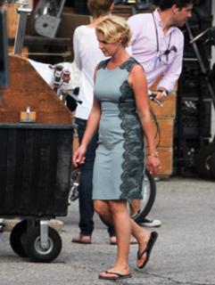 Katherine Heigl feet photo thumbnail