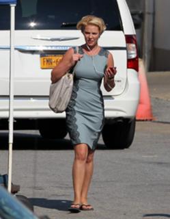 Katherine Heigl feet photo thumbnail