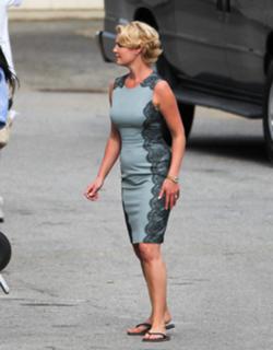 Katherine Heigl feet photo thumbnail