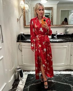 Katherine Kelly feet photo thumbnail