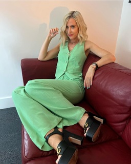 Katherine Kelly feet photo thumbnail