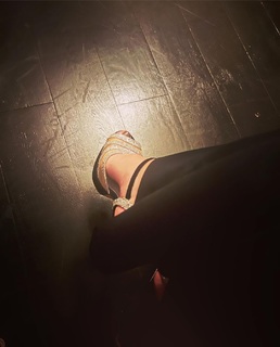 Katherine Kelly feet photo thumbnail