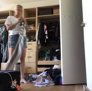 Katherine Kelly Lang feet photo thumbnail